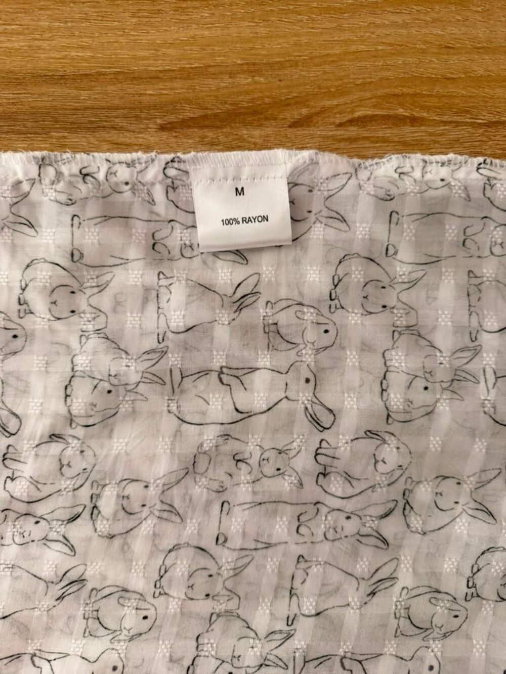 Jane + Delancey Bunny Print Rayon Blouse White Gray Button Front Size M - Picture 13 of 15